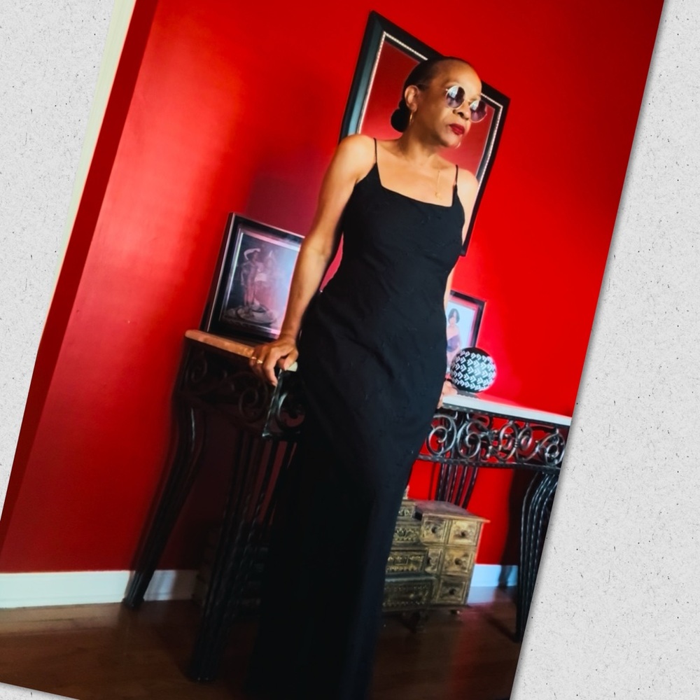 *Chic Black Maxi Dress - Picture 1 of 16